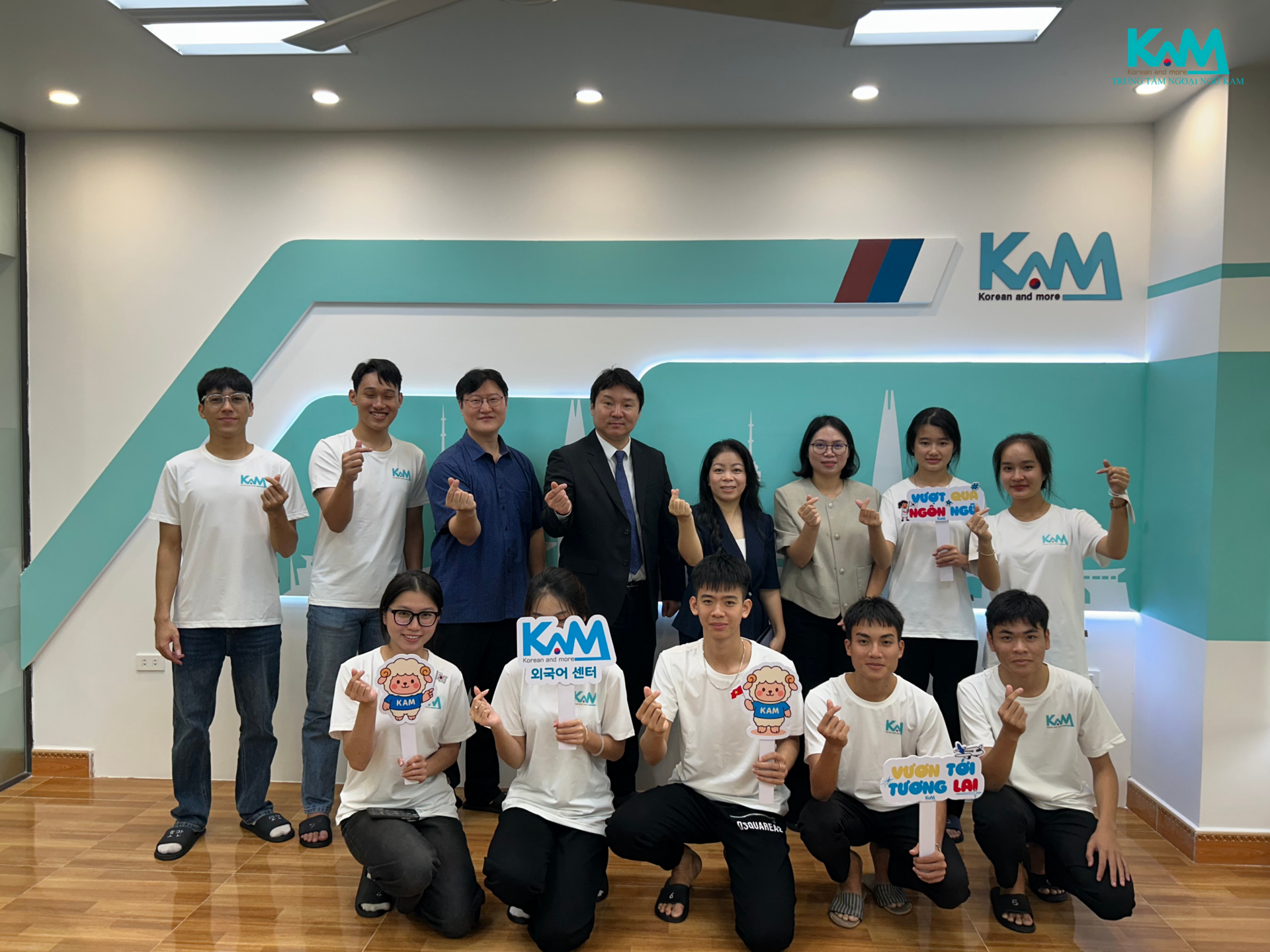 Đại diện trường 호산대 đến thăm trung tâm KAM
