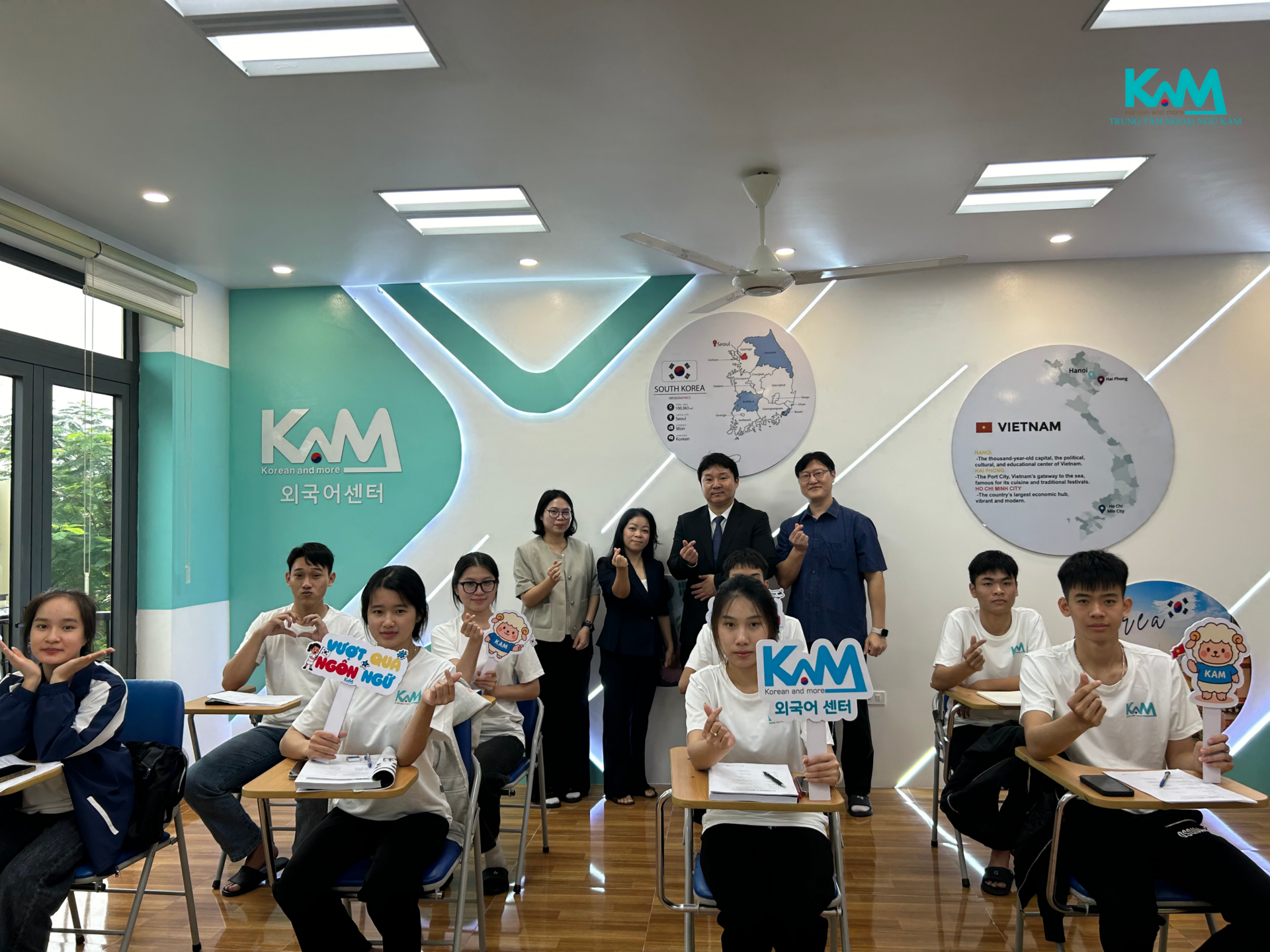Đại diện trường 호산대 đến thăm trung tâm KAM